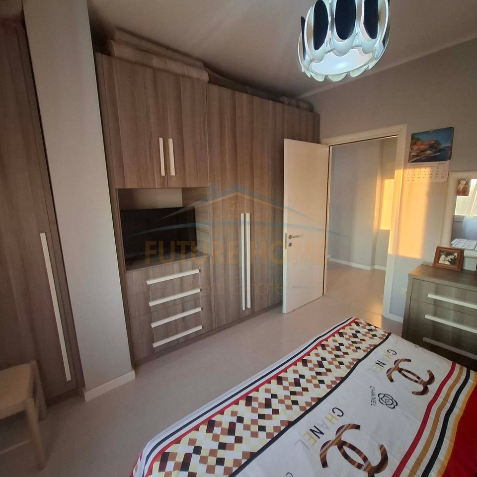 Shitet, Apartament 3+1+2, Mëzez