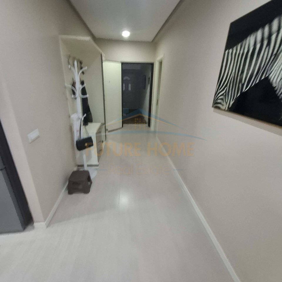 Shitet, Apartament 3+1+2, Mëzez