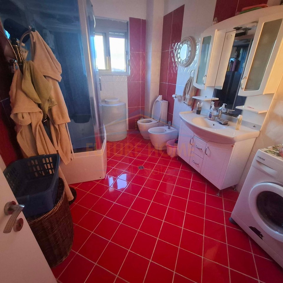 Shitet, Apartament 3+1+2, Mëzez