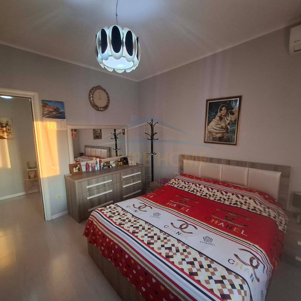 Shitet, Apartament 3+1+2, Mëzez