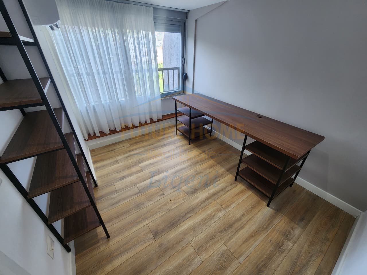 Shitet, Duplex 4+1+3, Liqeni i Thatë, Tiranë.