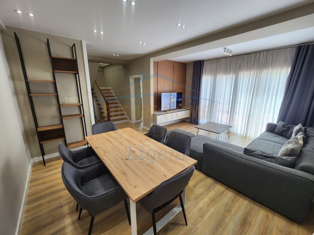 Shitet, Duplex 4+1+3, Liqeni i Thatë, Tiranë.