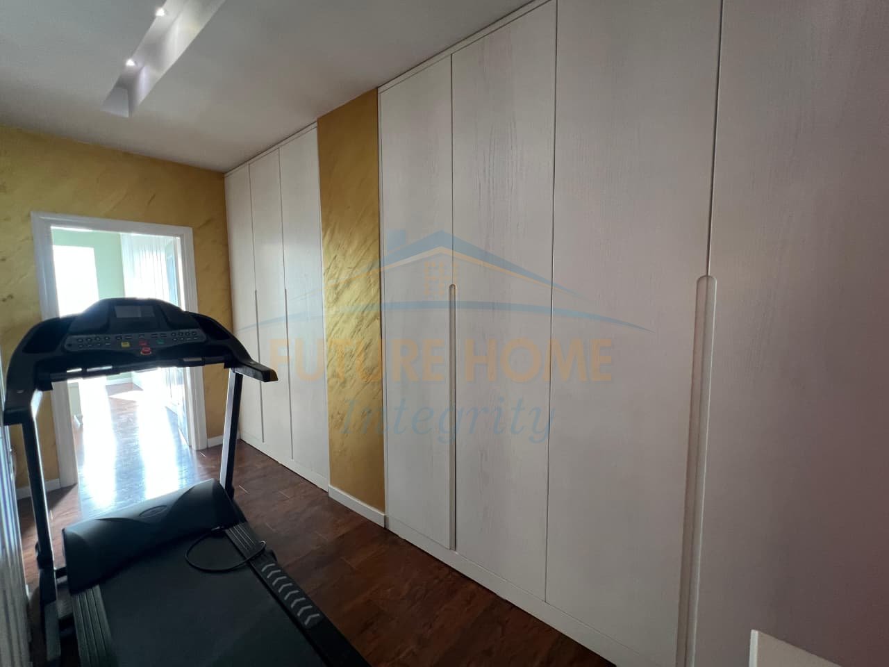 Affitto, Appartamento 1+1+Veranda, Ex Dogana, Tirana.