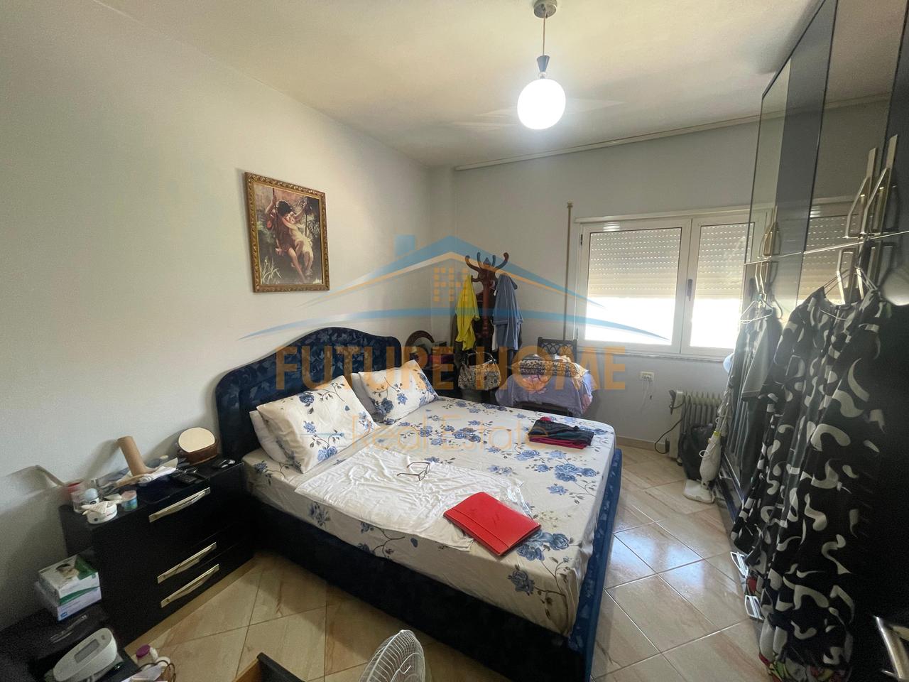 Shitet, Apartament 2+1, Spitali Amerikan 3, Tiranë.
