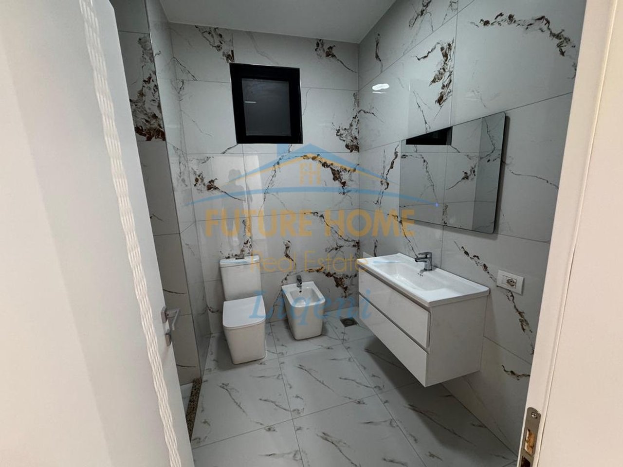 Shitet, Apartament 2+1, Liqeni i Thatë, Tiranë.