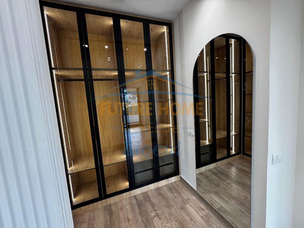 Shitet, Apartament 2+1, Liqeni i Thatë, Tiranë.