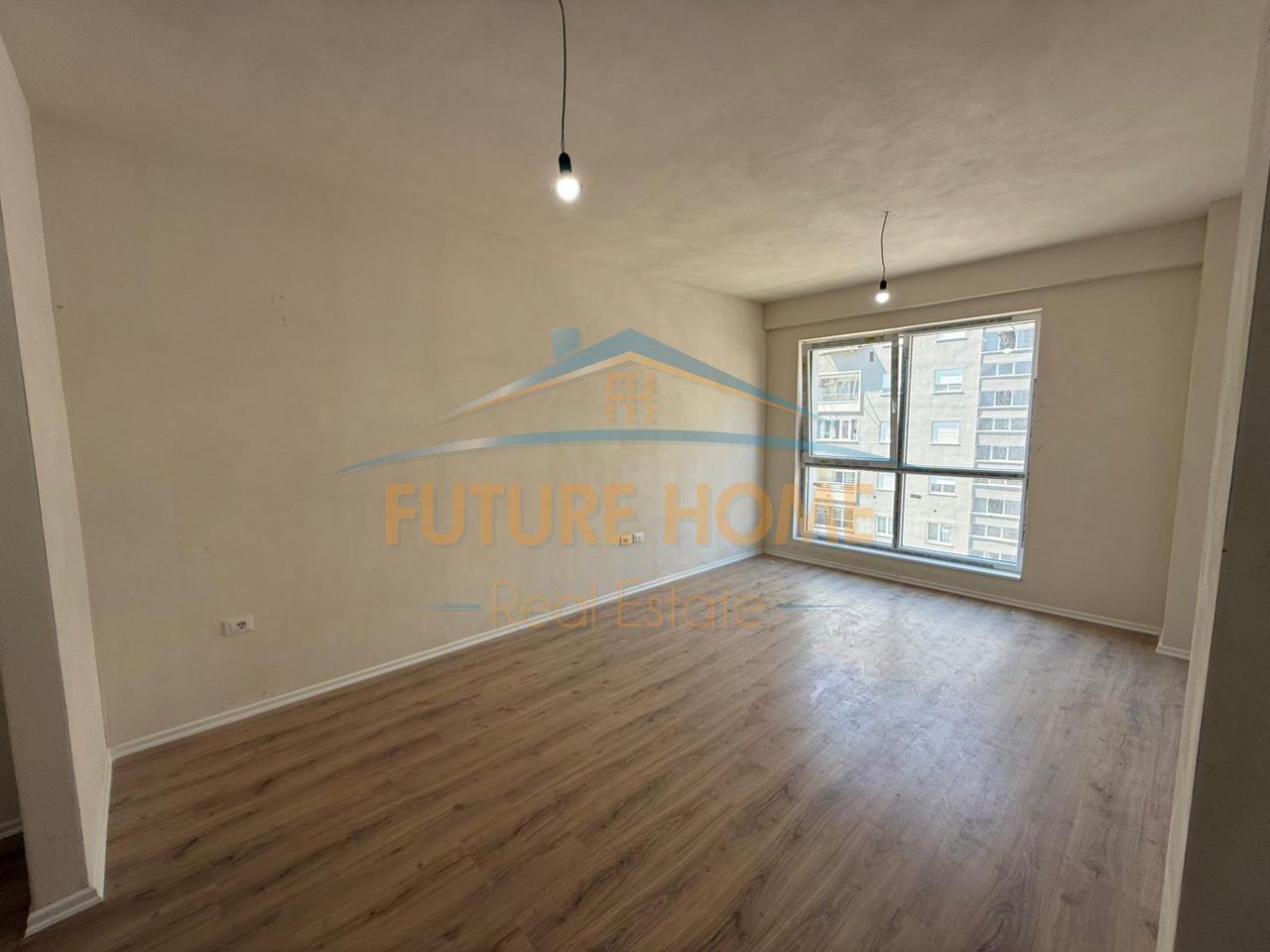 Shitet, Apartament 3+1+2+Depo, Komuna e Parisit,Tiranë