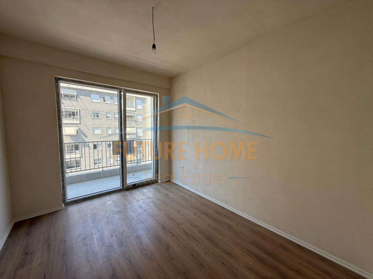 Shitet, Apartament 3+1+2+Depo, Komuna e Parisit,Tiranë
