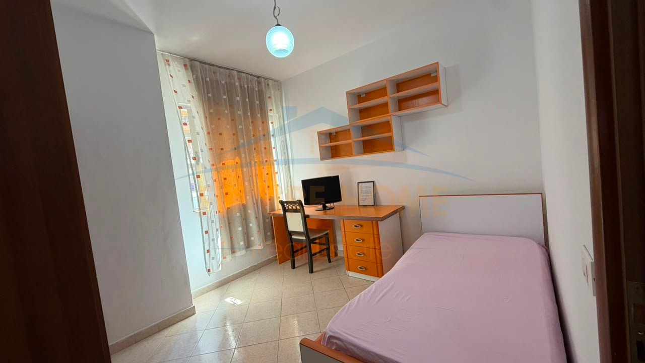 Shitet Apartament 3+1+2 ne Astir, Unaza e Re