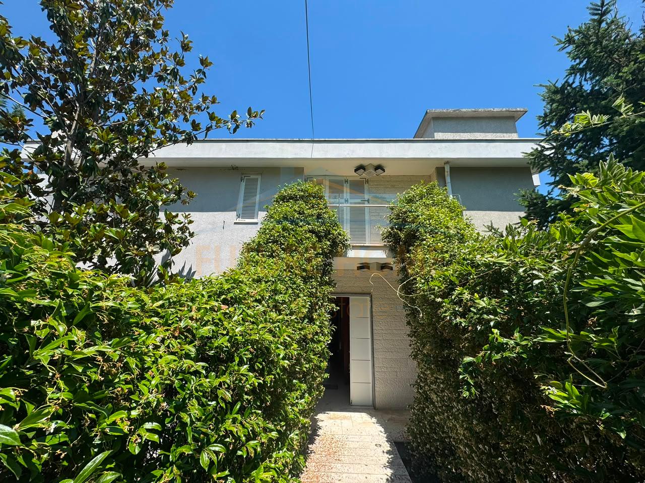 For sale, 3-storey villa, Tapizë, Tirana.