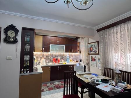 Shitet, Apartament 2+1, Pazari i Ri, Tiranë