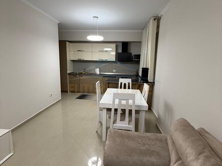 Qira, Apartament 2+1, Rruga Frosina Plaku, Tiranë