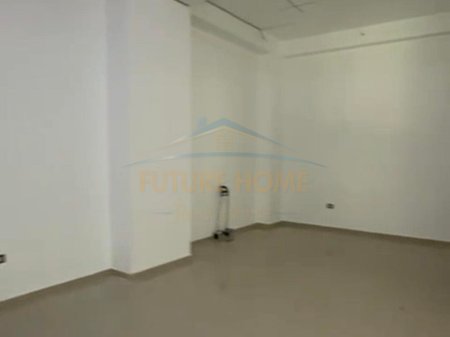 Shitet, Dyqan, Rruga Besim Alla