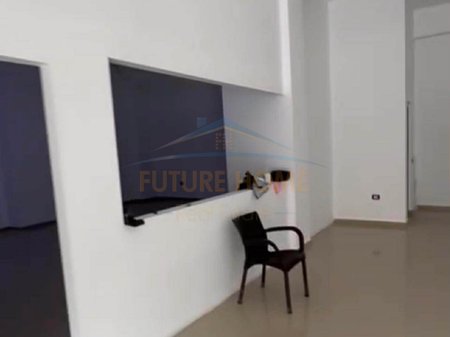 Shitet, Dyqan, Rruga Besim Alla