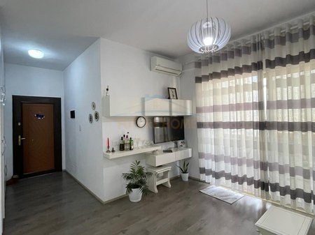Shitet,Apartament 1+1, Terminali i Autobuzave, Kthesa e Kamzës, Tiranë.