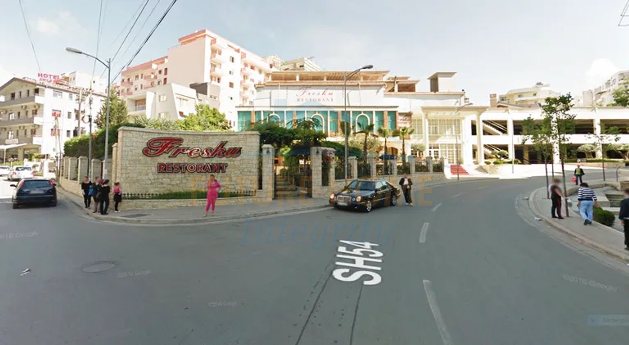 Shitet, Ambient Biznesi, Fresk, Tiranë.