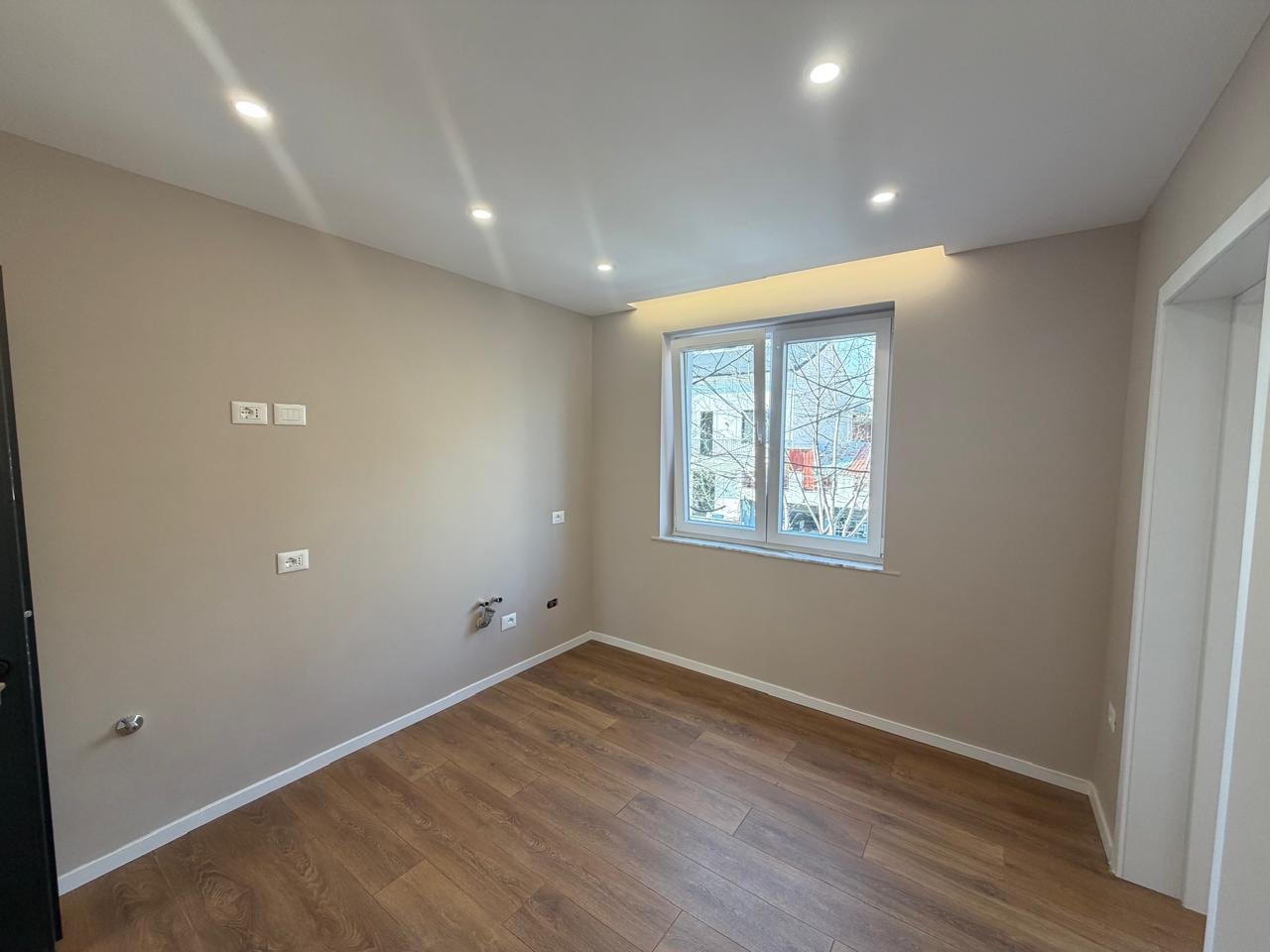 In vendita, Appartamento 1+1, Via Mine Peza, Tirana