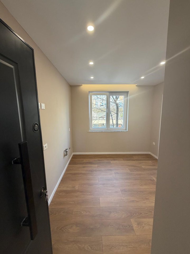 In vendita, Appartamento 1+1, Via Mine Peza, Tirana