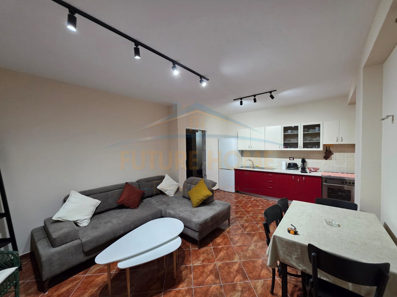 Disponojme apartament 1+1 per shitje ne Durres, Shkembi Kavajes