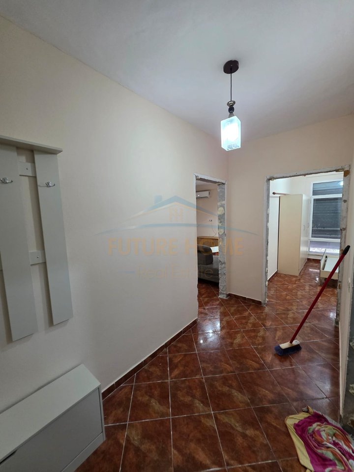 Disponojme apartament 1+1 per shitje ne Durres, Shkembi Kavajes