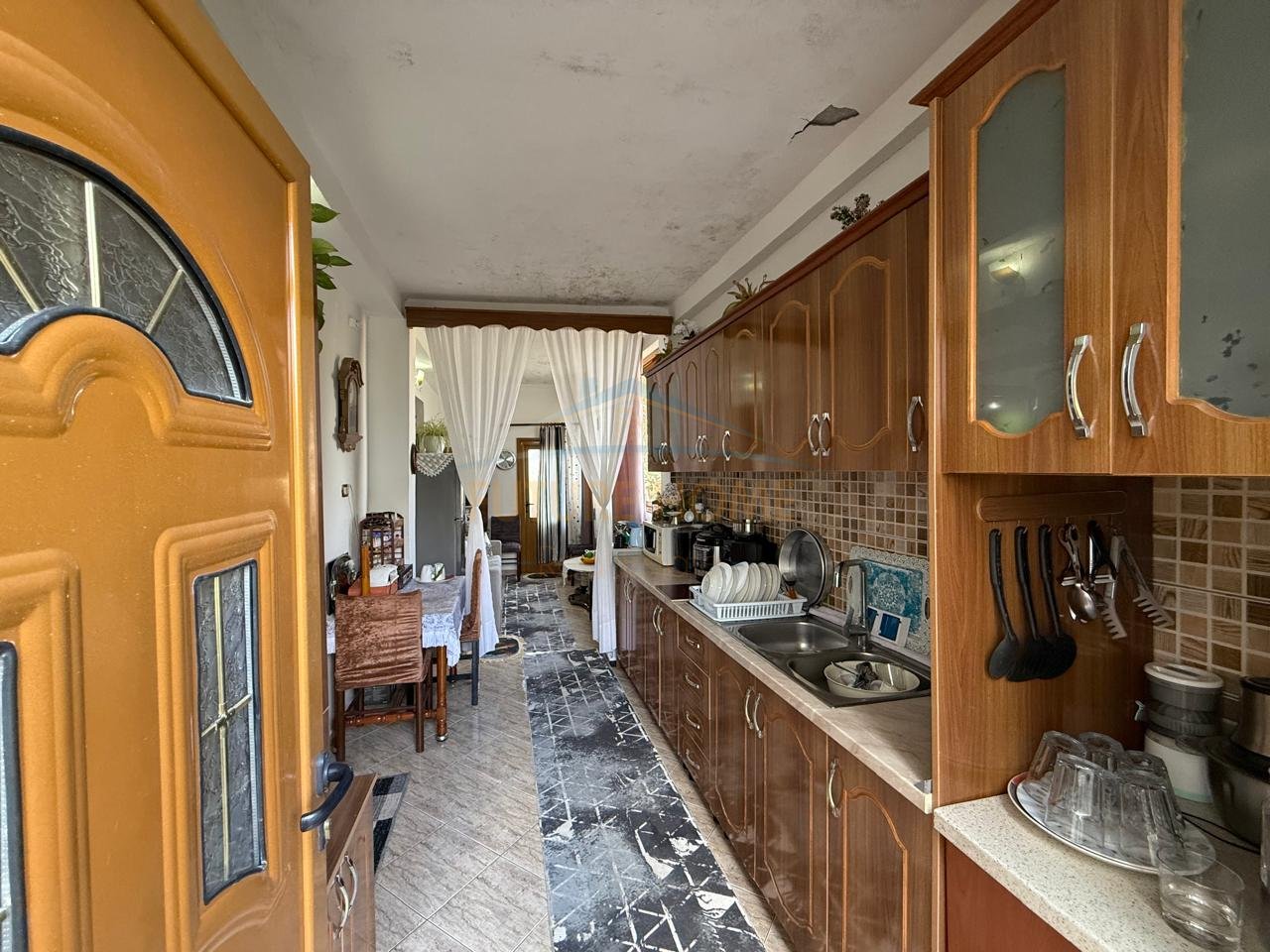 Shitet ,  2 Shtëpi Private + Truall , Topana,Vlorë