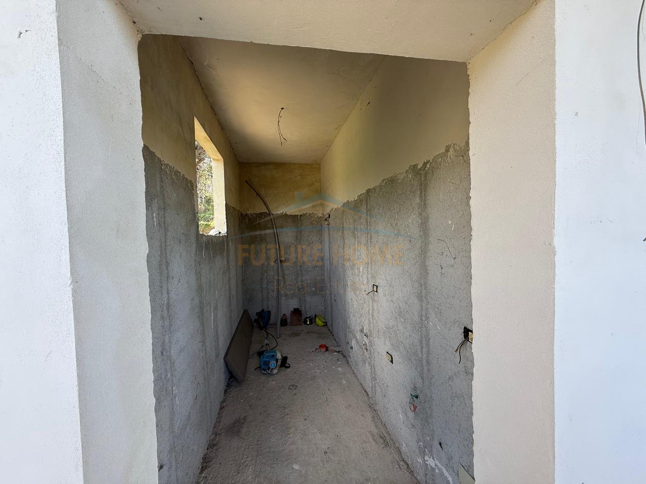 Shitet ,  2 Shtëpi Private + Truall , Topana,Vlorë