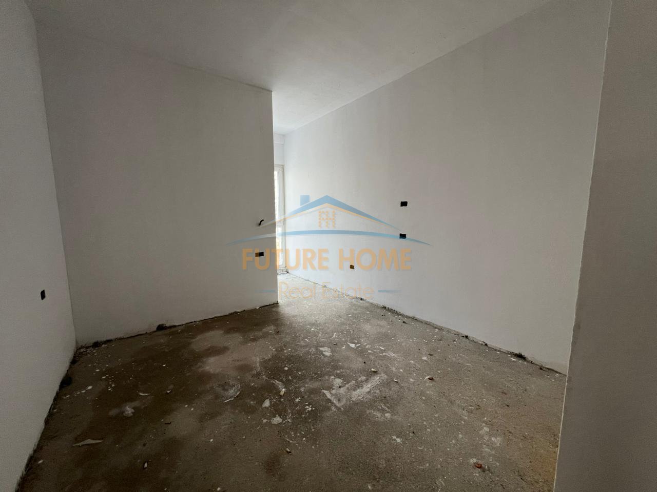 Qera,Ambjent per Zyra, Kompleksi Kika 2,Tirane