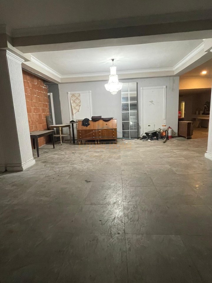 Shitet, Ambient Biznesi, Unaza e Re, Tiranë