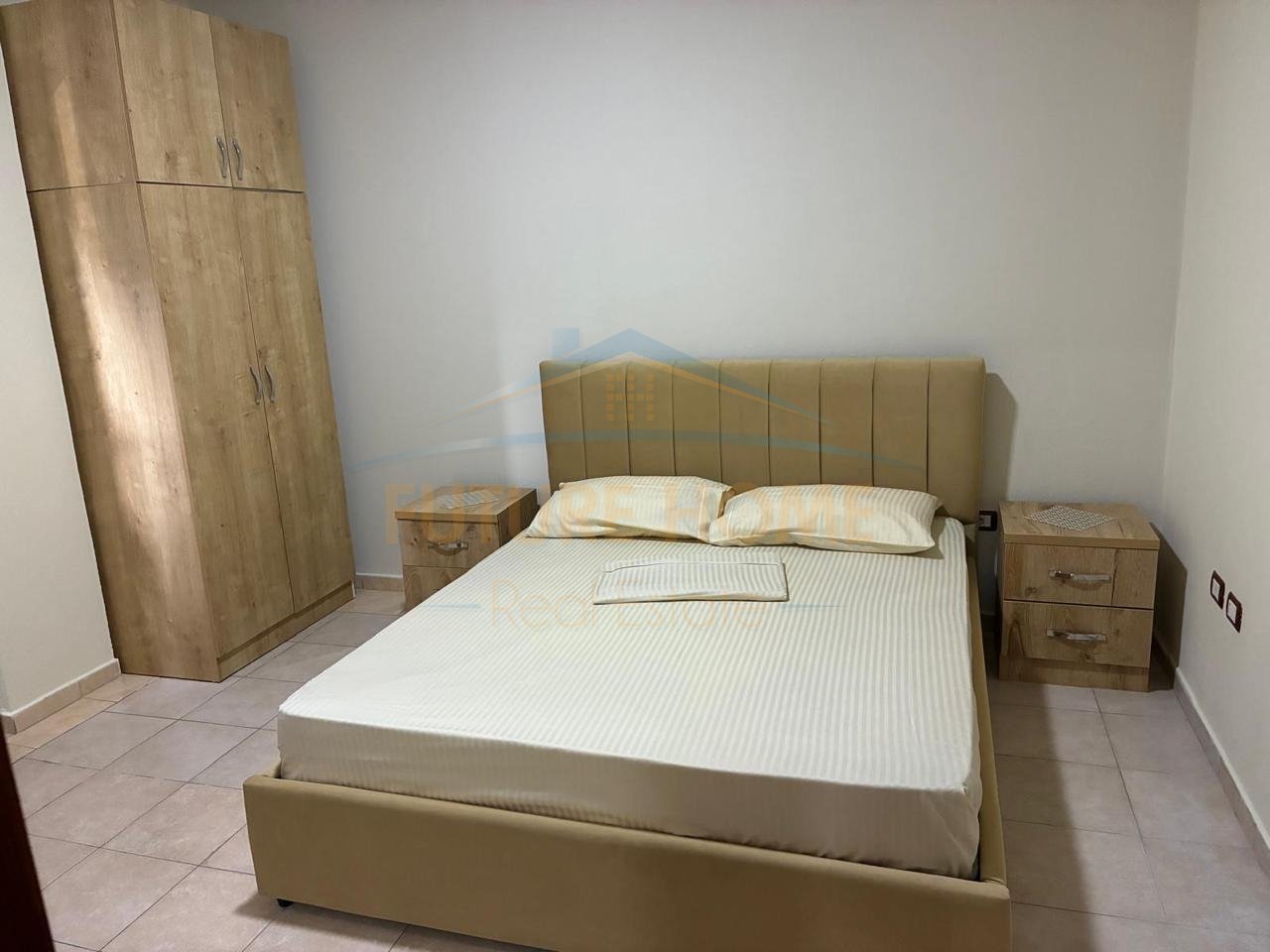 Lease, 3rd Floor Apartment of a 3-story Villa, 1+1 Beach, Durrës