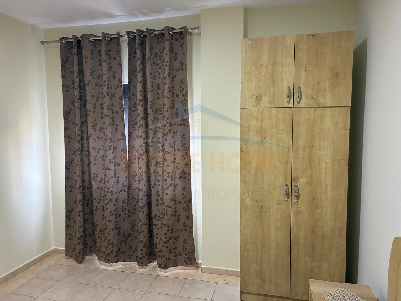 Lease, 3rd Floor Apartment of a 3-story Villa, 1+1 Beach, Durrës