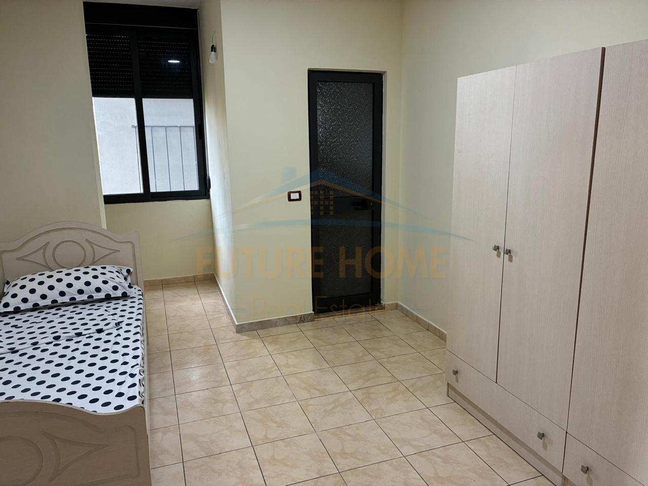 Lease, 3rd Floor Apartment of a 3-story Villa, 1+1 Beach, Durrës