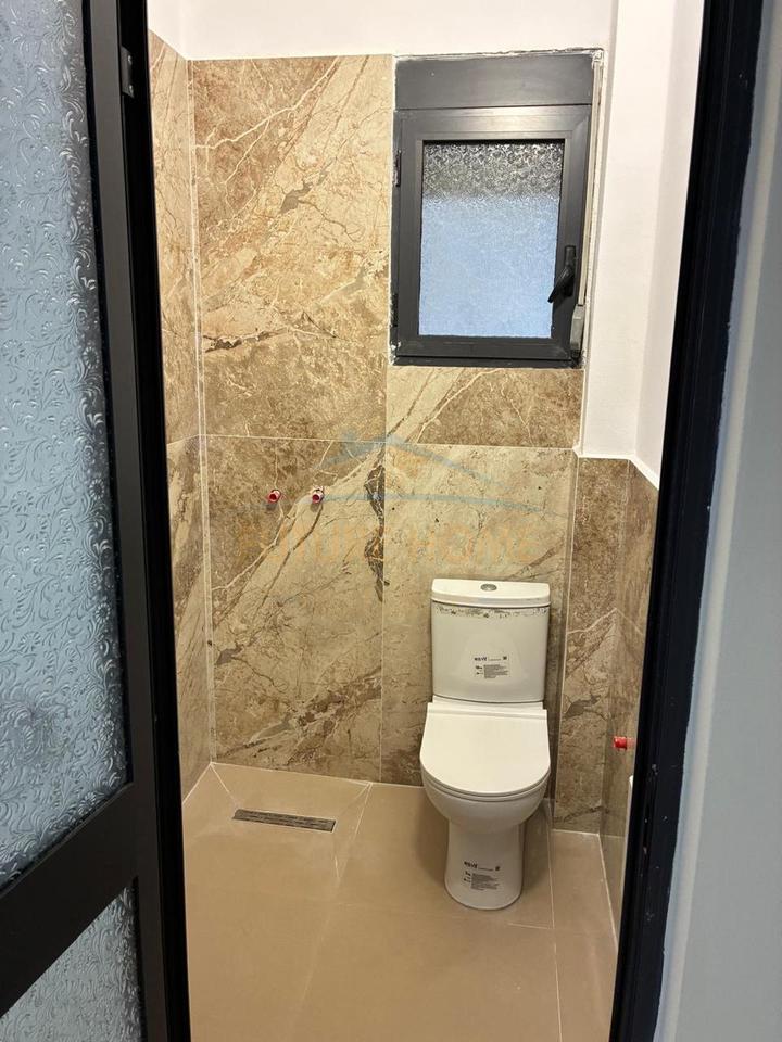 Lease, 3rd Floor Apartment of a 3-story Villa, 1+1 Beach, Durrës