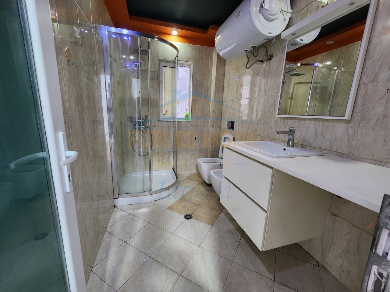 Shitet, Apartament 2+1, Rruga e Kavajës, Tiranë