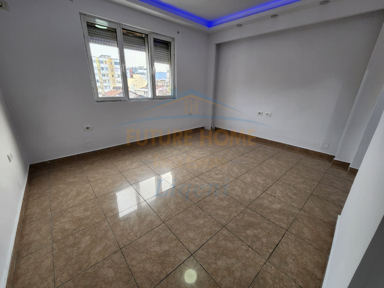 Shitet, Apartament 2+1, Rruga e Kavajës, Tiranë