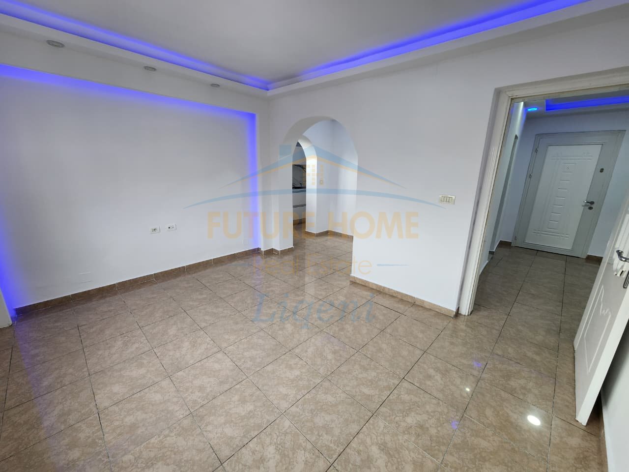 Shitet, Apartament 2+1, Rruga e Kavajës, Tiranë