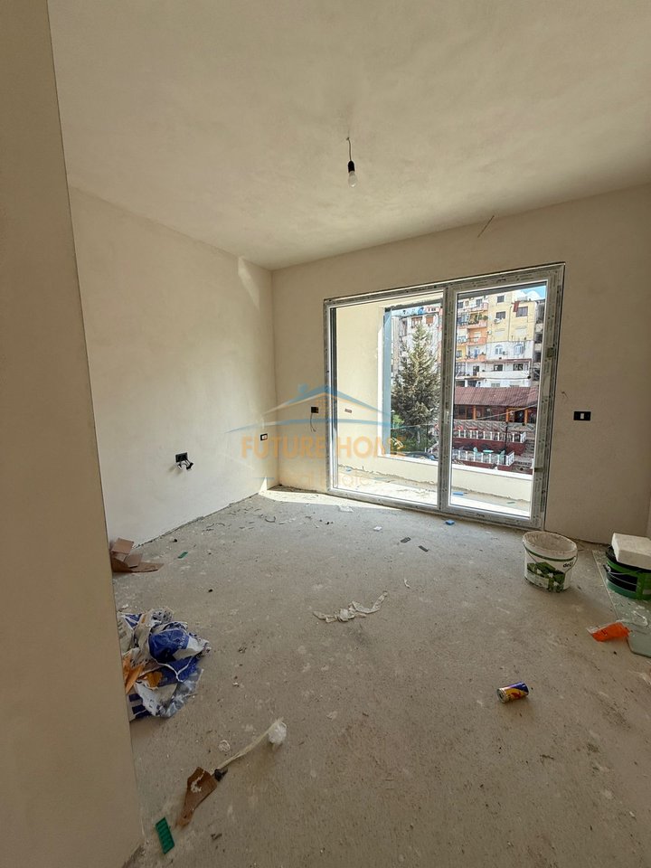 Shitet, Apartament 2+1+2+Depo ,prane Fushës së Alidemit, Tiranë., Tiranë.