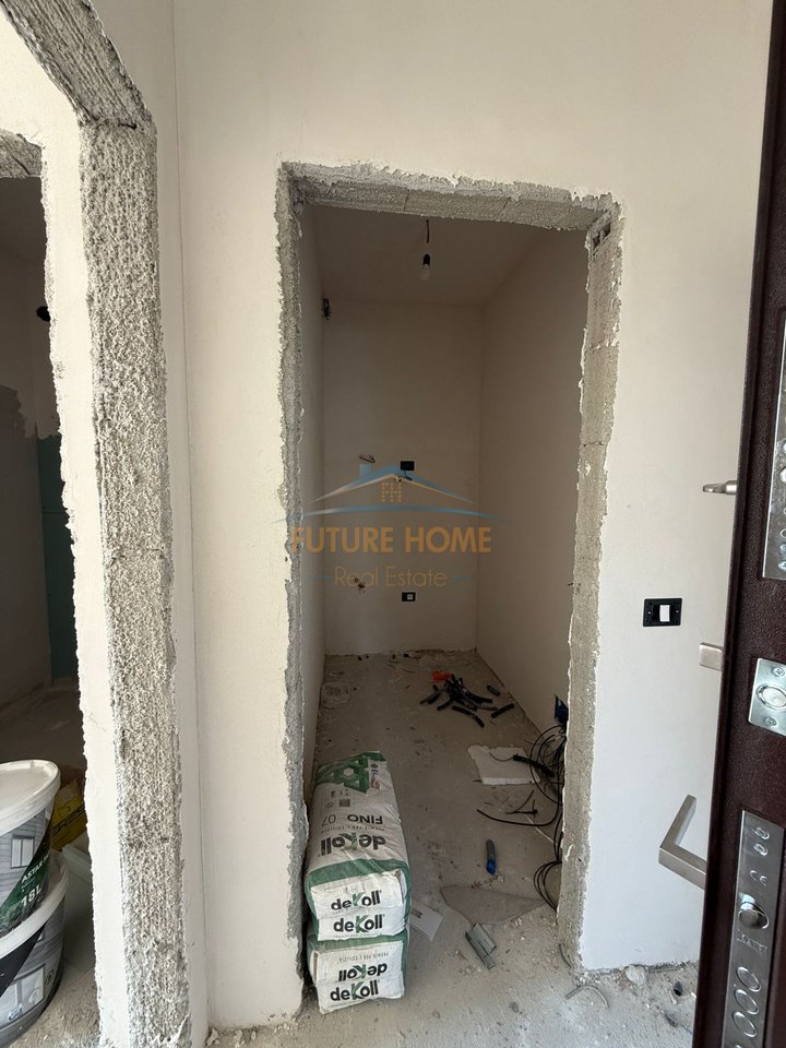 Shitet, Apartament 2+1+2+Depo ,prane Fushës së Alidemit, Tiranë., Tiranë.