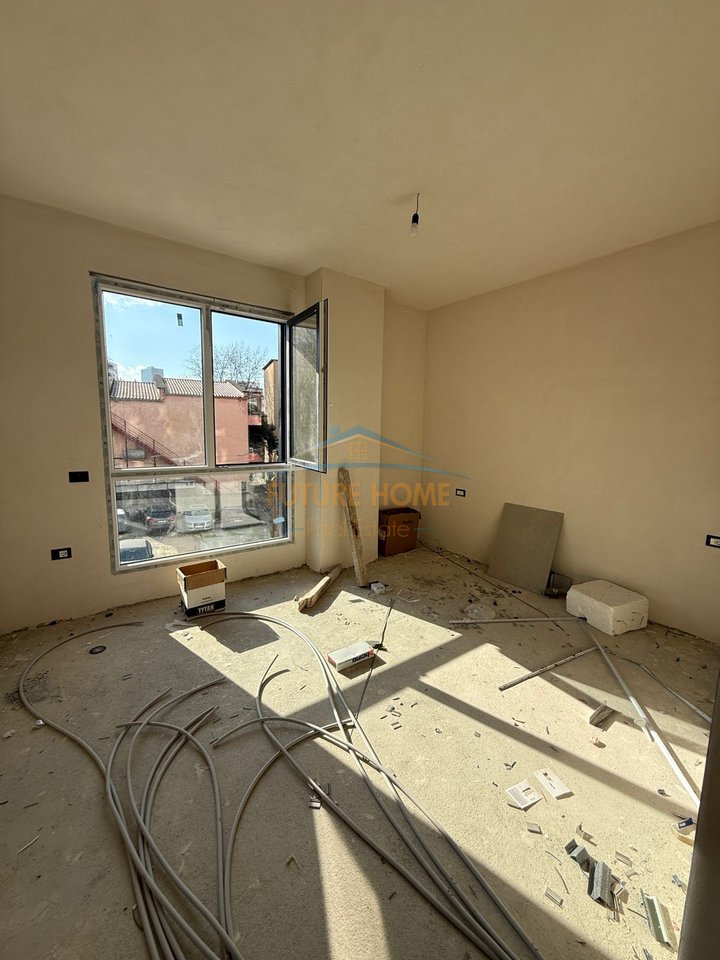 Shitet, Apartament 2+1+2+Depo ,prane Fushës së Alidemit, Tiranë., Tiranë.