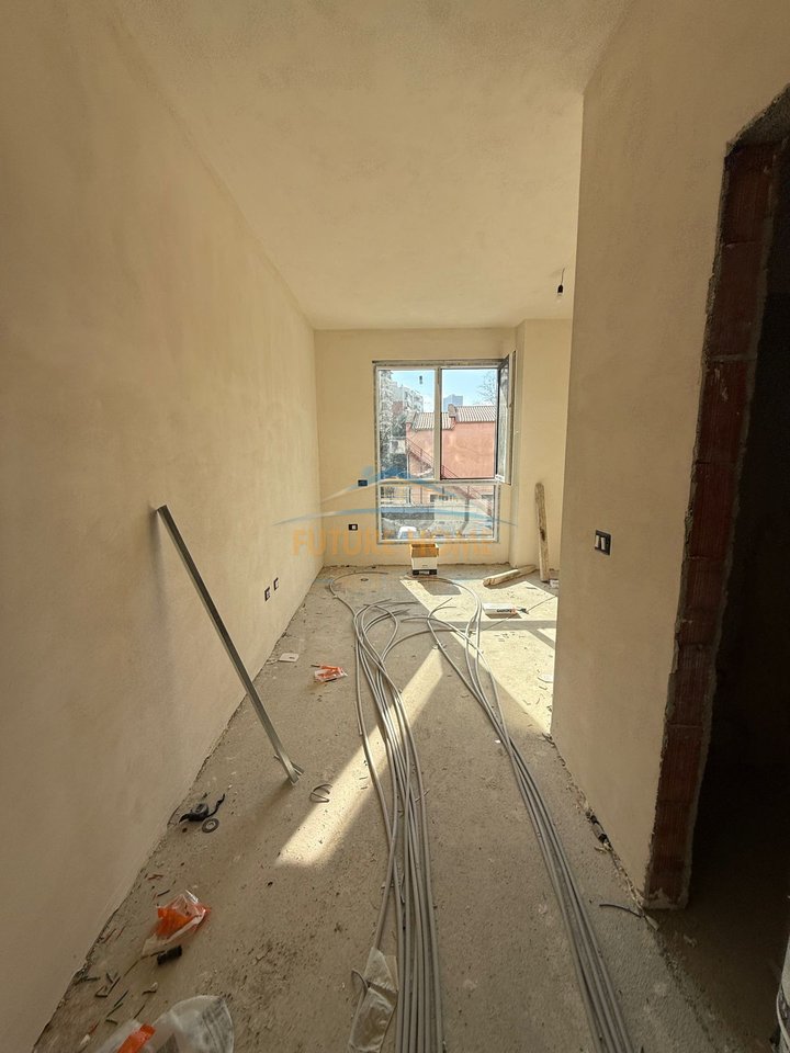 Shitet, Apartament 2+1+2+Depo ,prane Fushës së Alidemit, Tiranë., Tiranë.