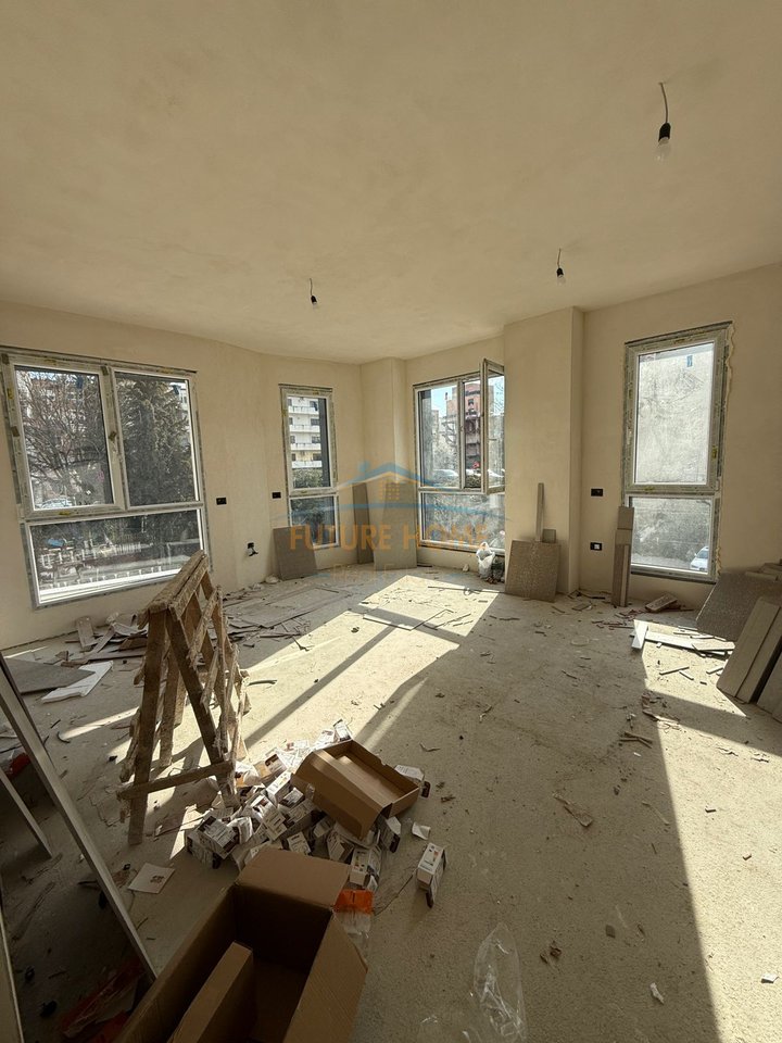 Shitet, Apartament 2+1+2+Depo ,prane Fushës së Alidemit, Tiranë., Tiranë.