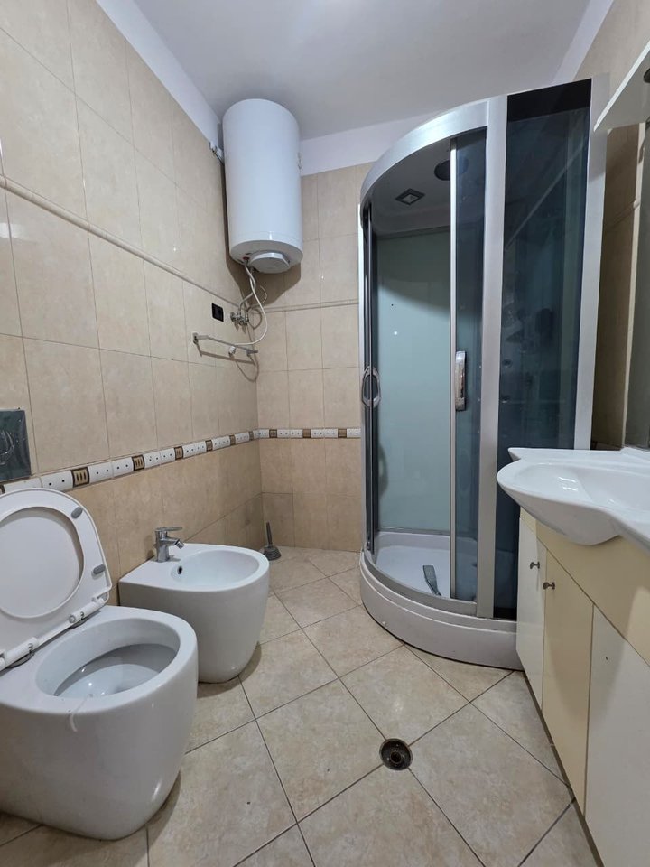 Shitet, Apartament 2+1+2, Unaza e Re, Tirane.
