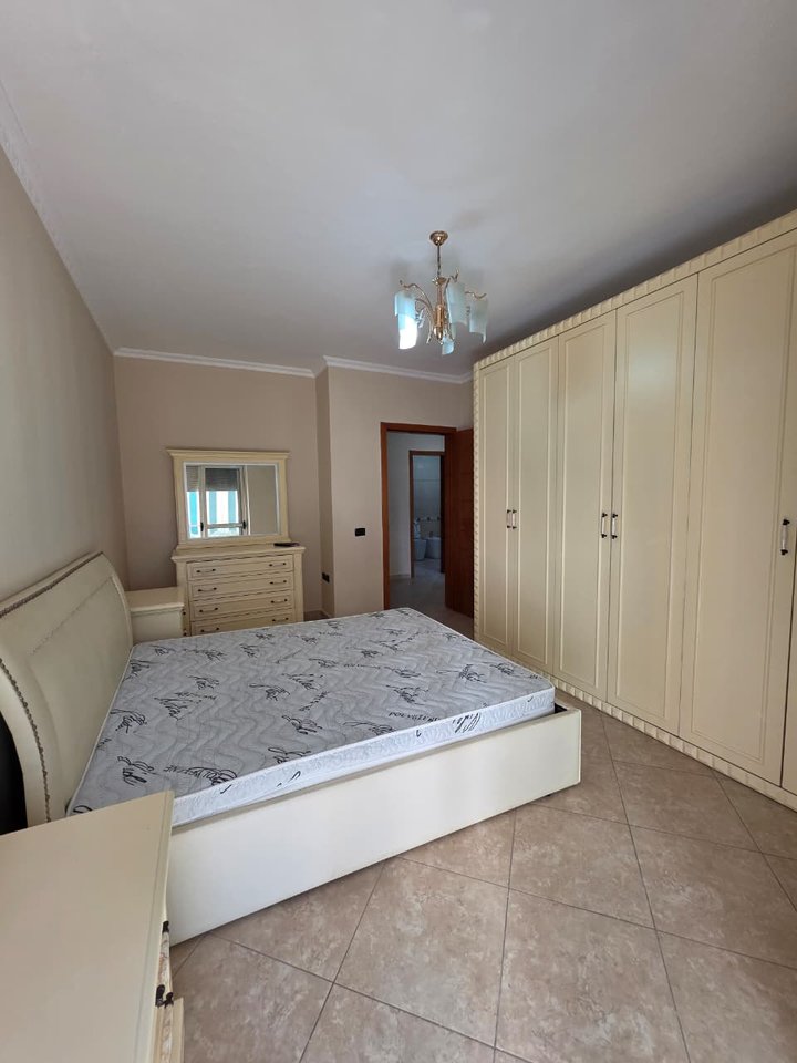 Shitet, Apartament 2+1+2, Unaza e Re, Tirane.