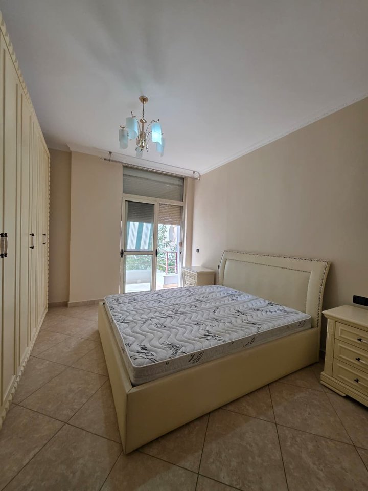 Shitet, Apartament 2+1+2, Unaza e Re, Tirane.