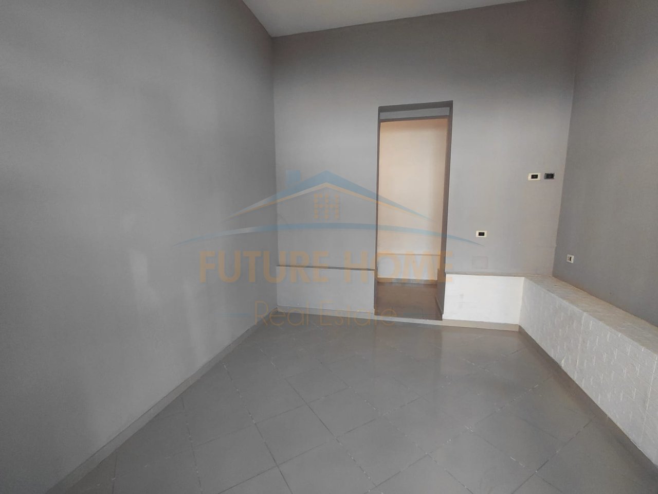 Shitet, Ambient Biznesi, Kavaje