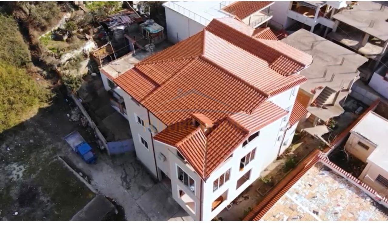 Shitet, Vilë 4-Katëshe në Lagjen¨10 Korriku¨Vlorë