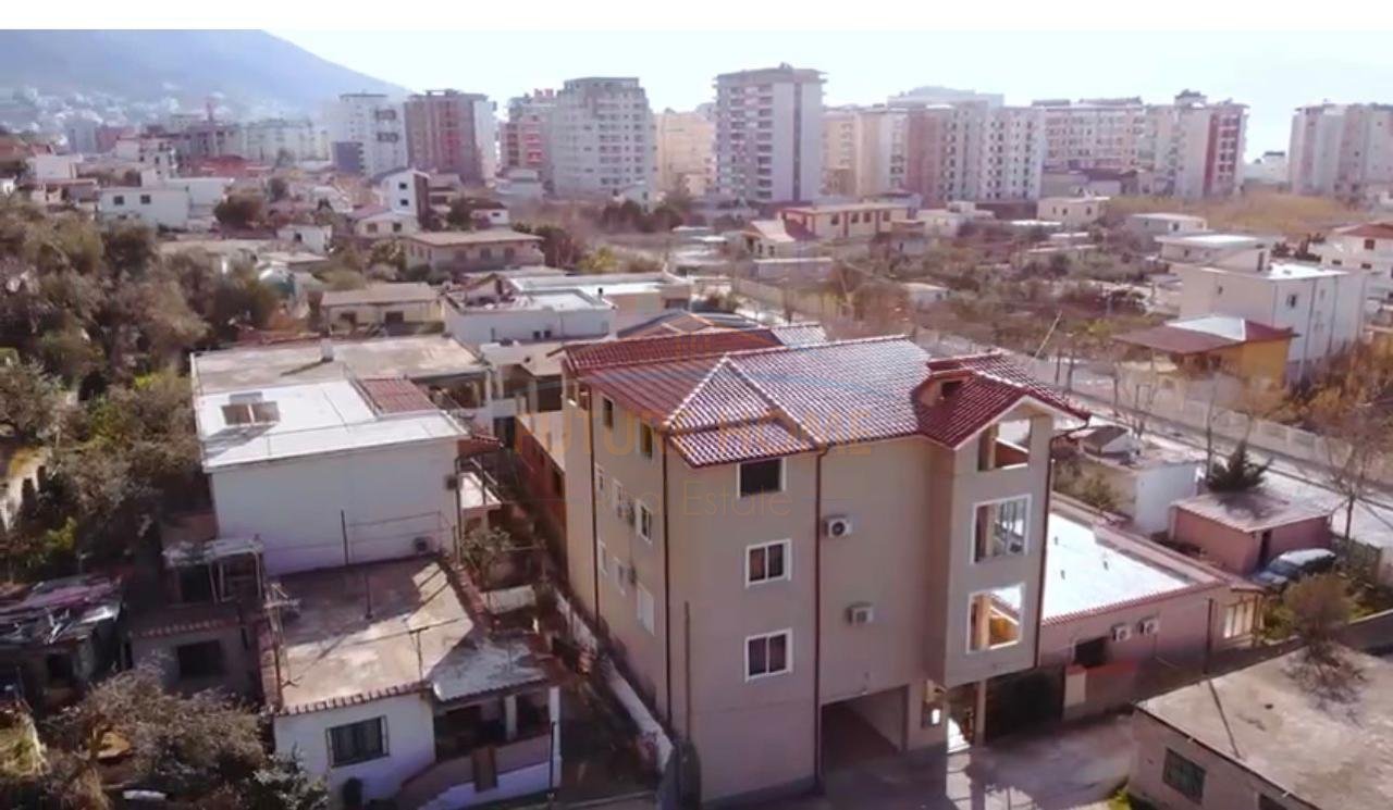 Shitet, Vilë 4-Katëshe në Lagjen¨10 Korriku¨Vlorë