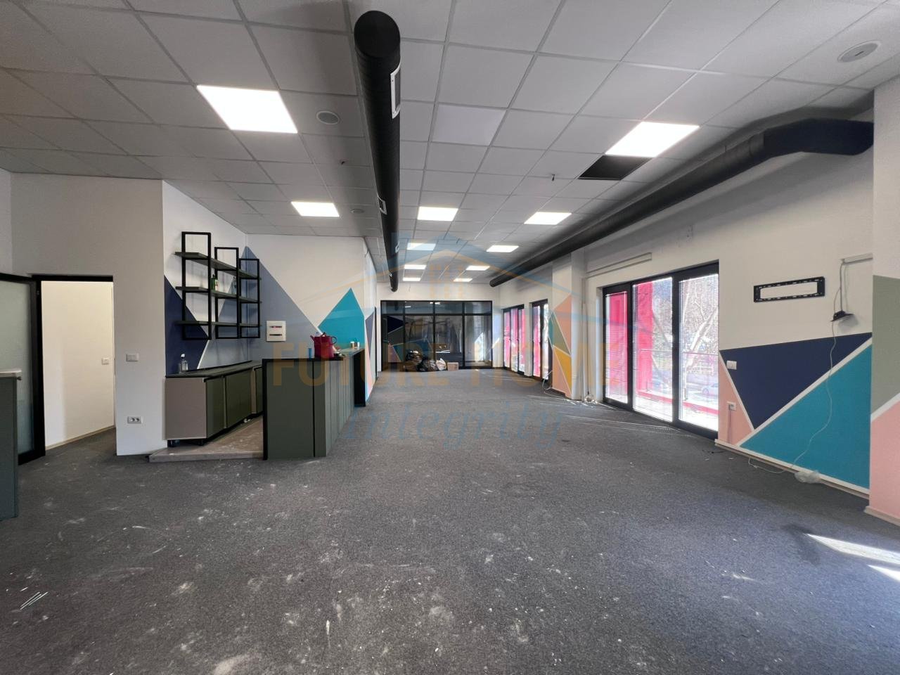 In Affitto, Locale Commerciale, Farmacia 10, Tirana.