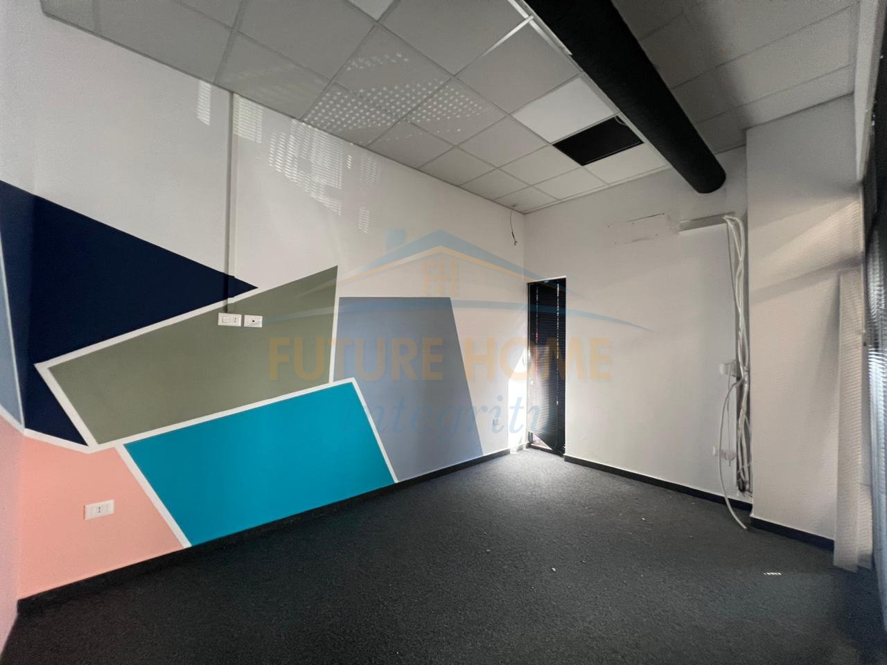 In Affitto, Locale Commerciale, Farmacia 10, Tirana.