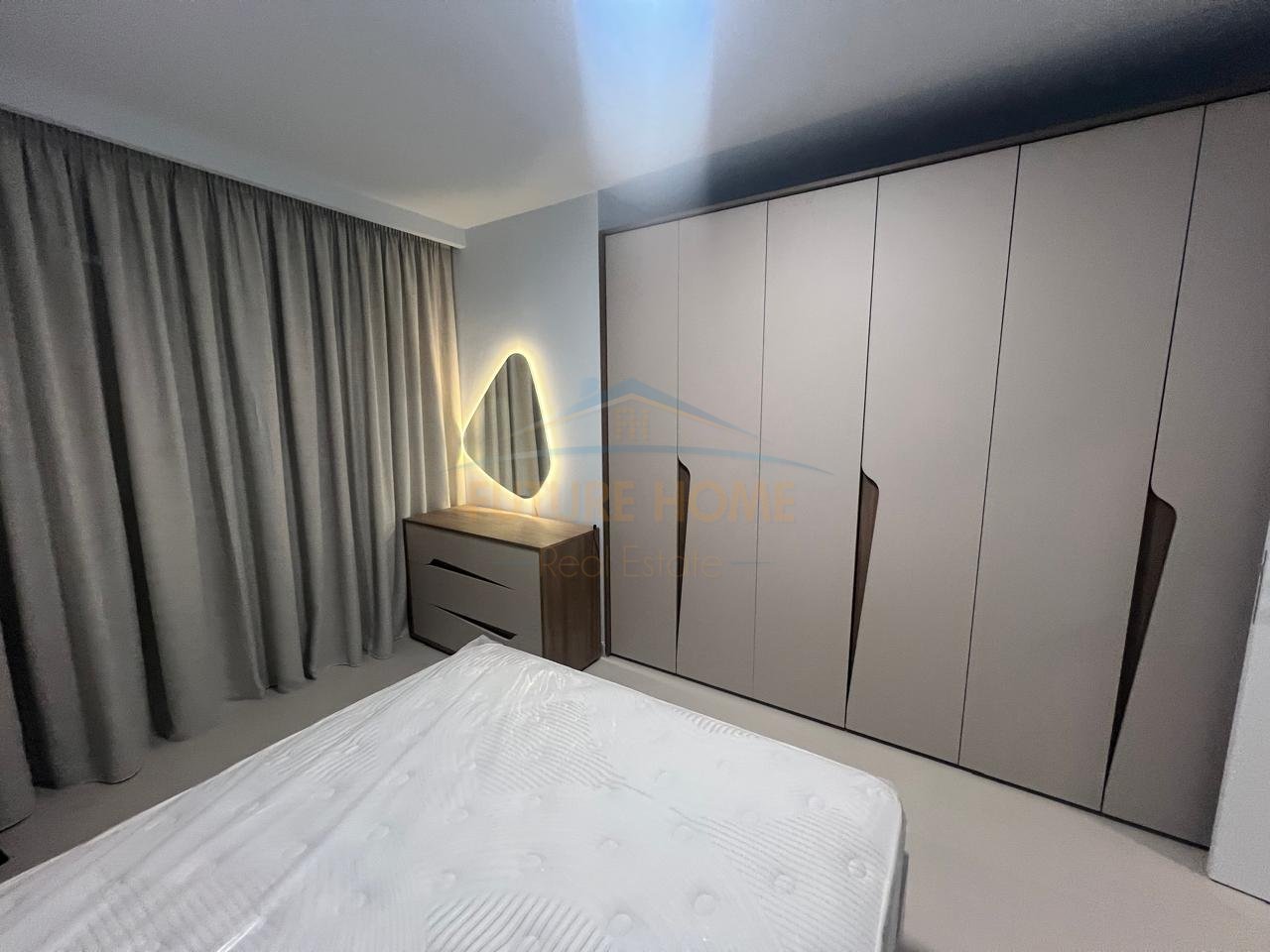 Affitto, Appartamento 1+1+Posto Auto, Ex Dogana, Tirana.