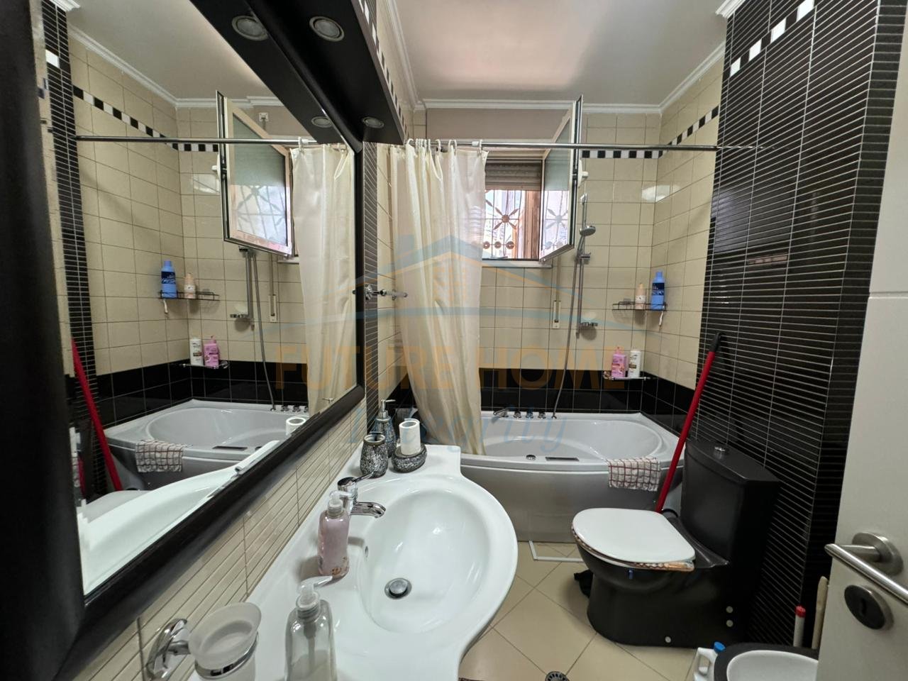 Rent, Apartment 2+1, Former Electric Market, Tirana.